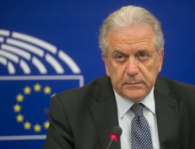 Δ. Αβραμόπουλος: «Βγάλτε τις κουκούλες από τους μάρτυρες»